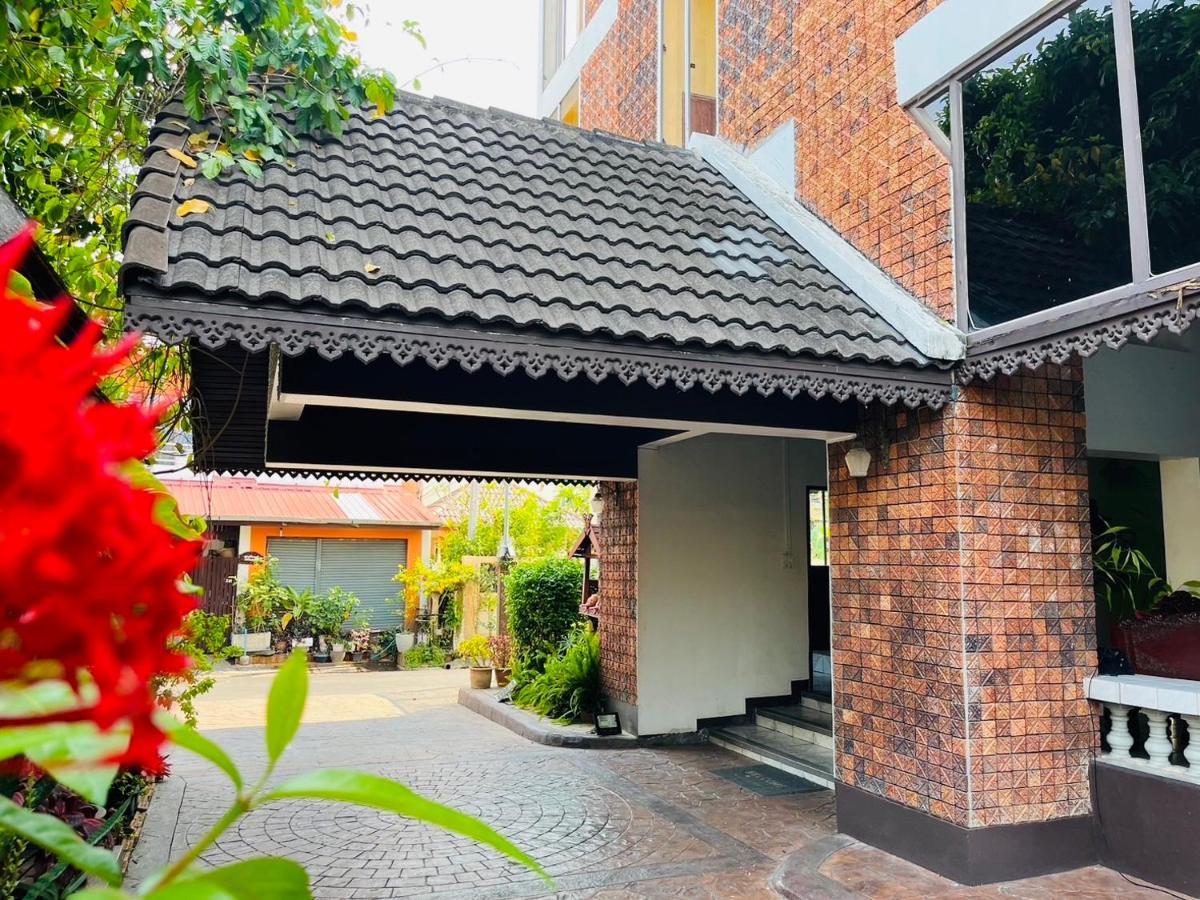 Wiriya House Hostel Chiang Mai Exterior photo